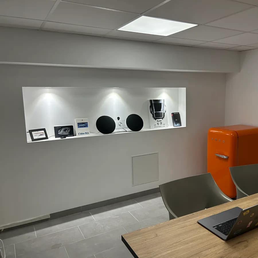 Showroom lounge and its Porsche display case